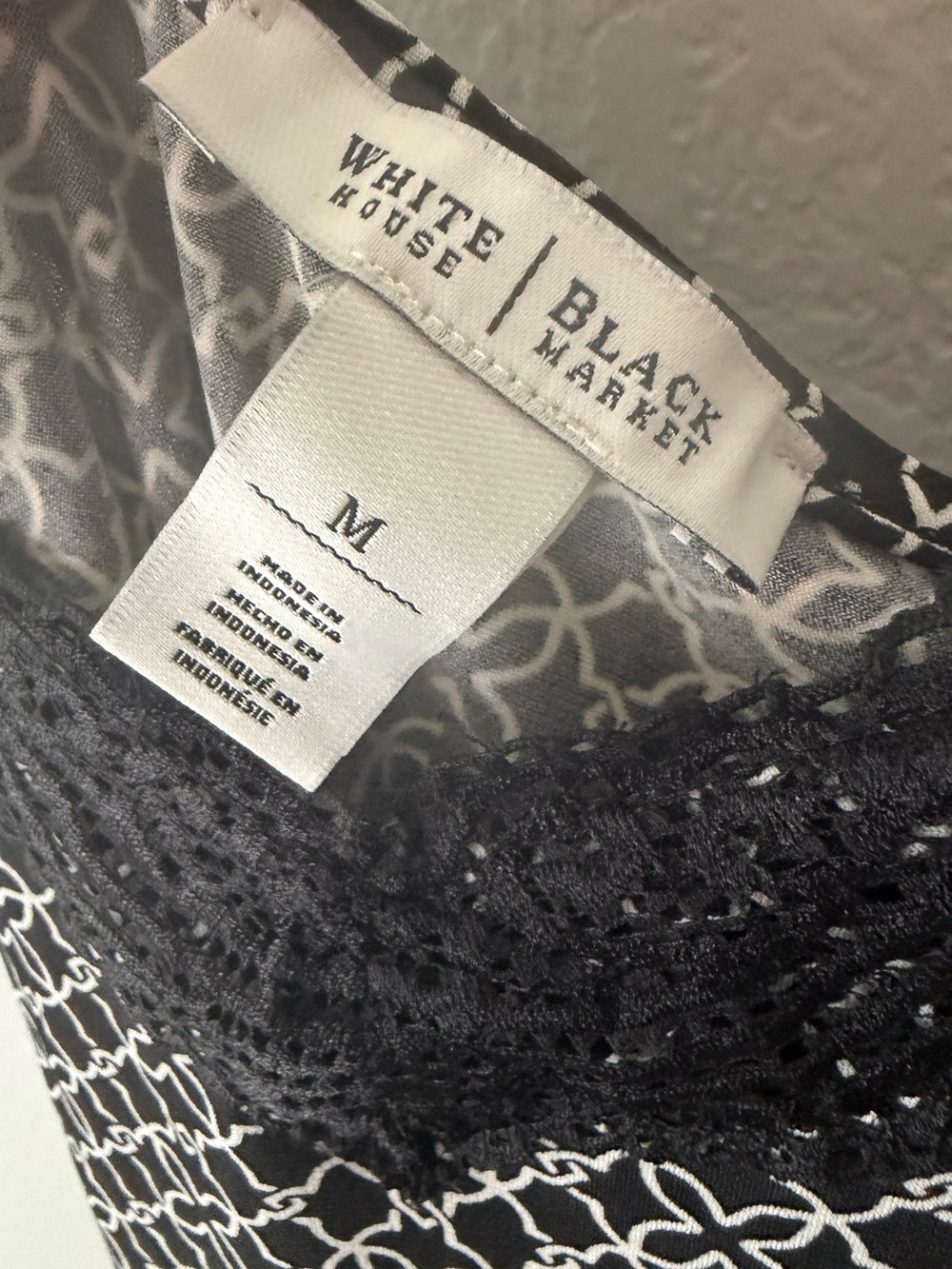 White House Black Market Black White Geometric Print Lace Trim Cami Tank Top M - Picture 3 of 4